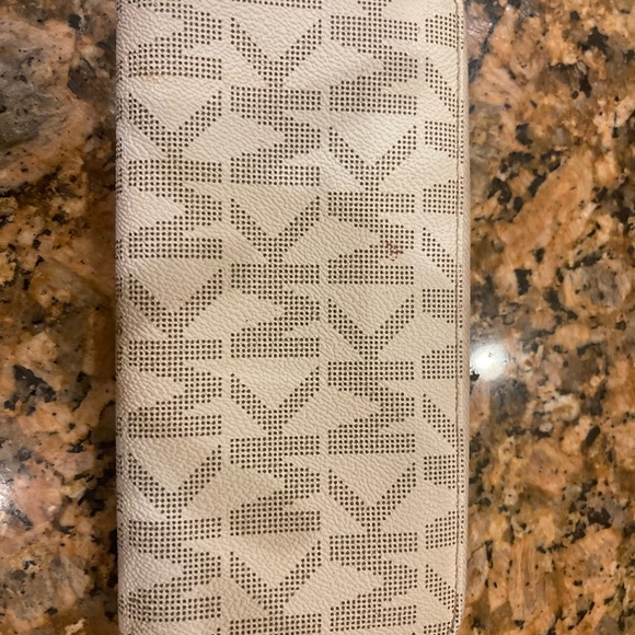 Michael Kors wallet - Picture 3 of 10